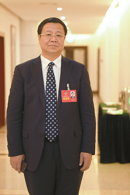 市政协委员、济南市卫计委主任马效恩： 争取建生产基地解决流感疫苗荒