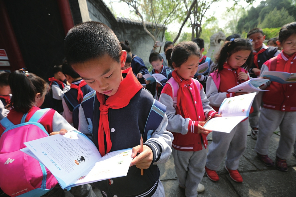 济南时报小记者研学团春日启航 探故都、敬烈士、寻手艺……最好的课堂在路上