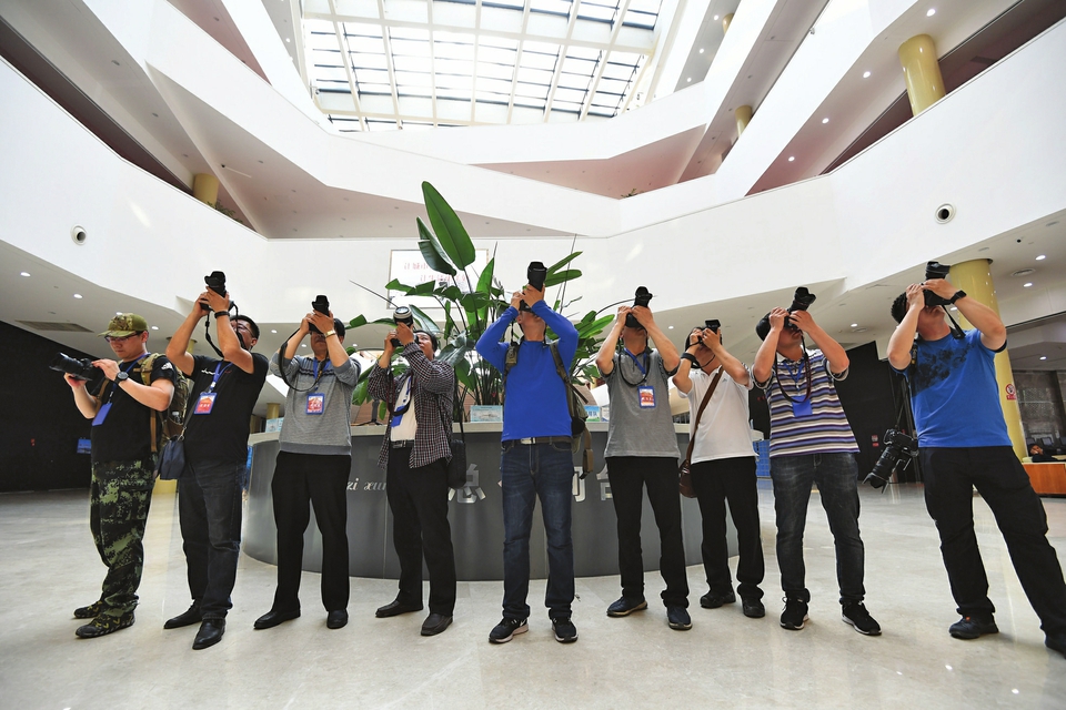 百名新华社签约摄影摄像大咖在济采风—— 济南之美摄心魄济南之韵气卓然