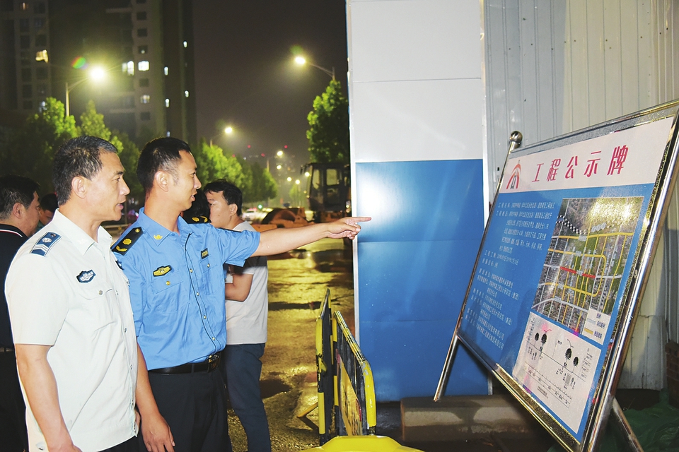 济南城管突击夜查工地噪音扰民 高考临近,这里的工地“静悄悄”
