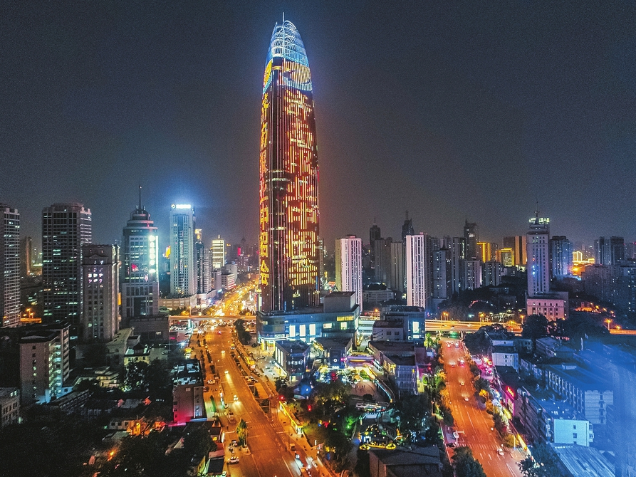 点亮时刻 “第一高”亮灯送祝福为济报中招会打Call