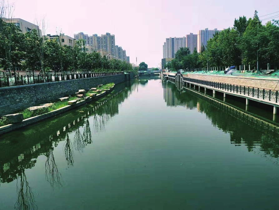 河道兩側(cè)三座車(chē)行橋、人行橋、水閘基本完工 濟(jì)南興濟(jì)河景觀帶雛形初現(xiàn)