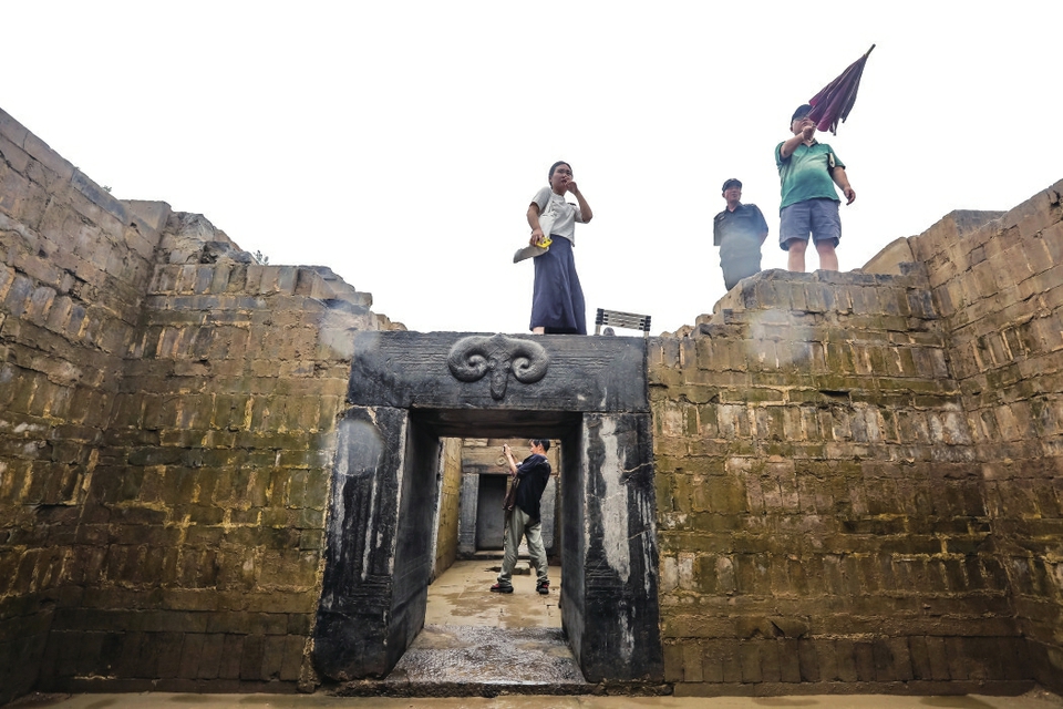 水落墓出 濟南最大漢畫像石墓出土 相當(dāng)于“四室四廳”雙甬道