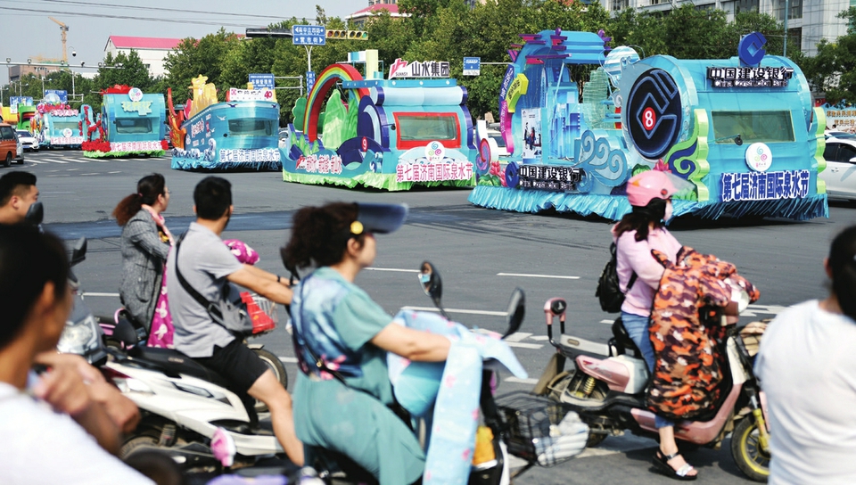 泉水节花车“点靓”街头 下周三将“点亮”夜济南