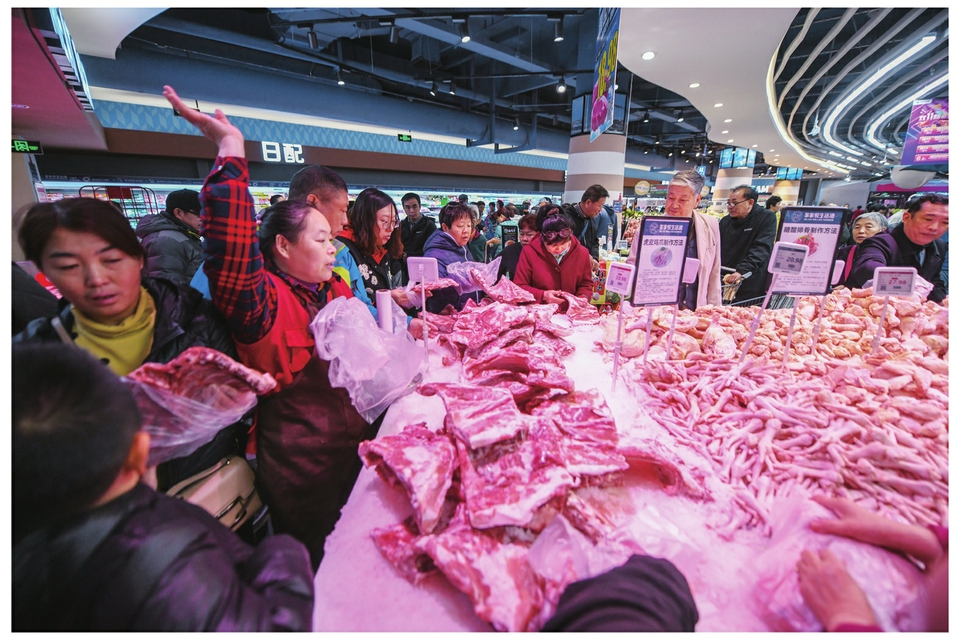 泉城路商超有了“接班人” 低价猪肉促销最吸睛