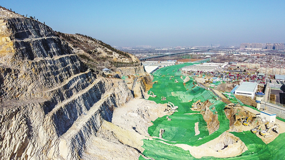 党杨路市中区路段改造 8个月“搬走”半座山