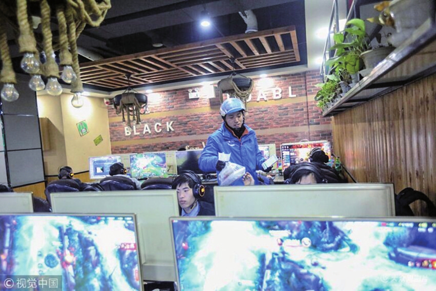 送下这份外卖有多难？外卖小哥“打47个电话等1小时”事件引热议