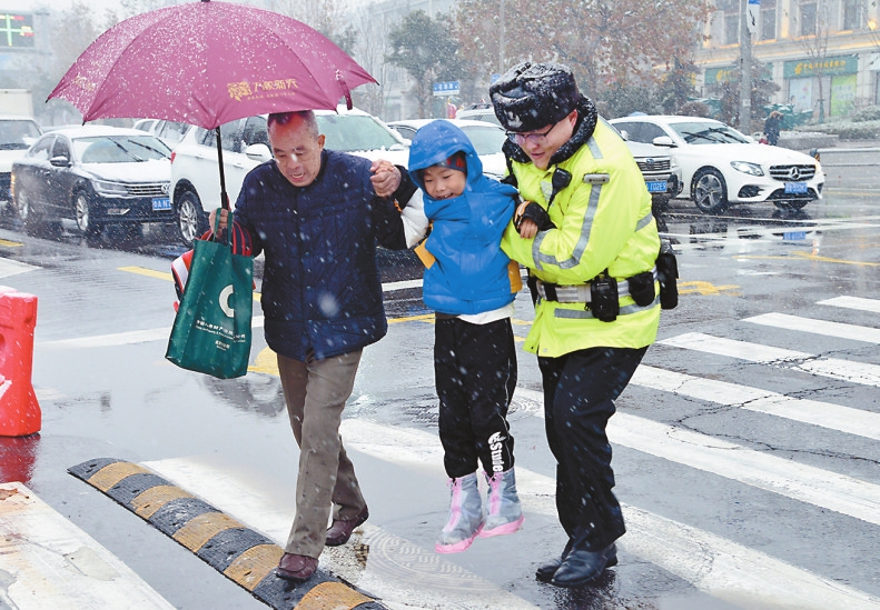 出行须小心！昨日济南市区积雪8厘米 气象台发布道路结冰黄色预警