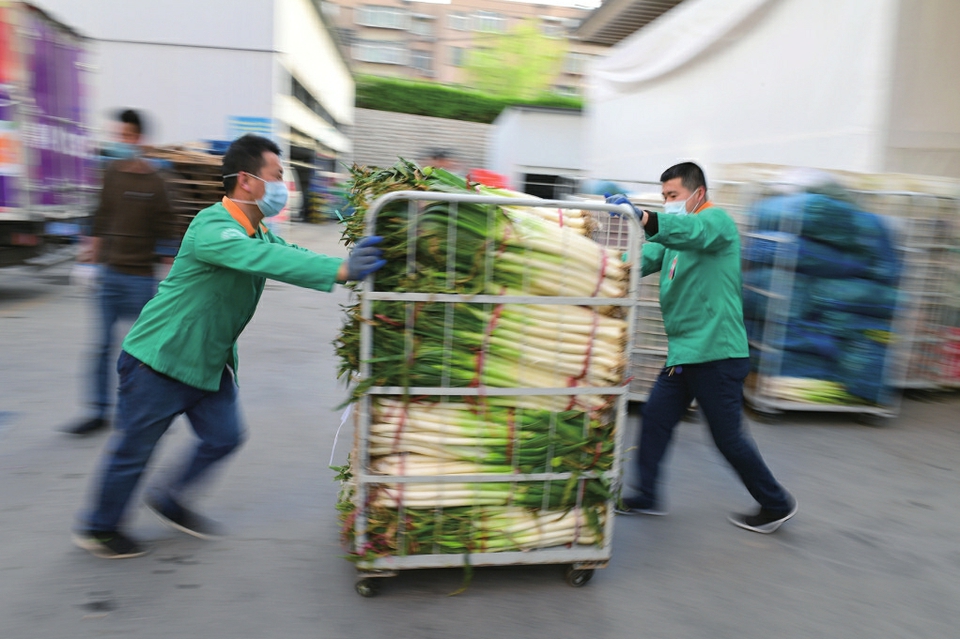 济南：超市防疫不松懈  守护“菜篮子”安全