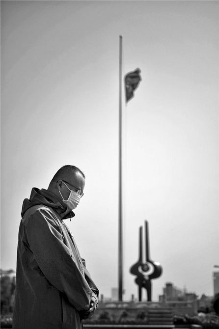 一城肃立 思而奋进