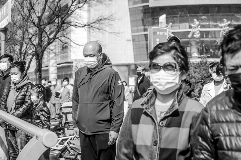 一城肃立 思而奋进