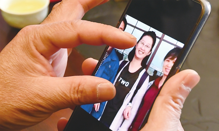 “妙笔神探”画真凶章莹颖父亲来济致谢