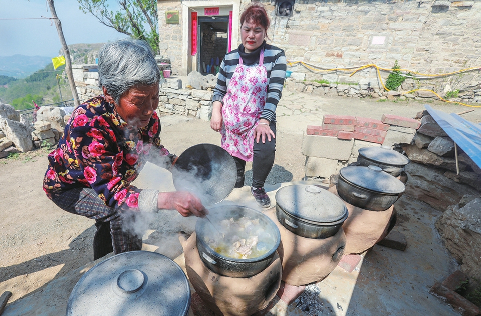 探访电视剧《安家》取景地 悬崖上的农家乐