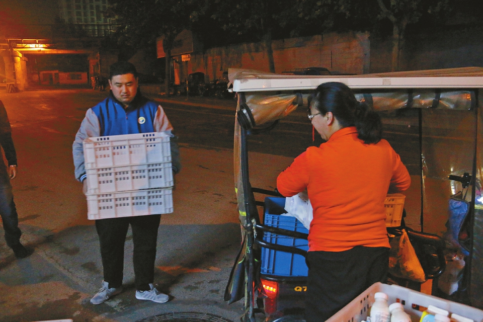 913天，每天工作4小时送200余份牛奶 妈妈携手自闭症儿子寻找“新世界”