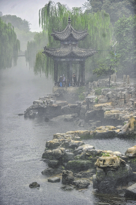 市区暴雨“跑偏” 今天小雨继续 济南市气象台昨晚已解除暴雨橙色预警信号