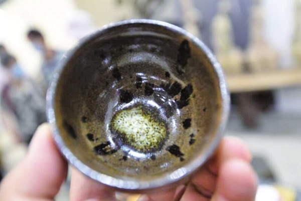 汉方：泰山星云盏独创泰山石柴烧窑变