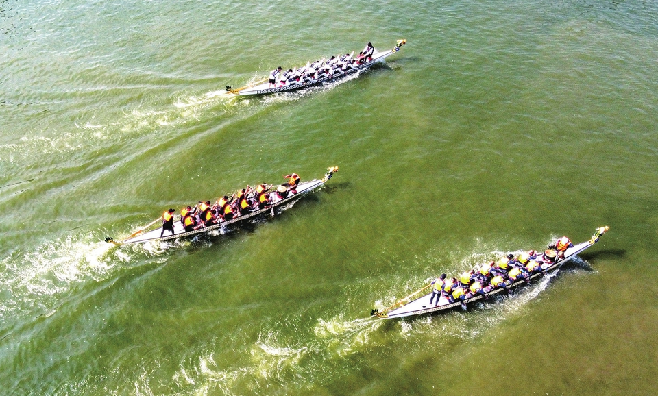 泉水节丨竞渡明湖 扬起龙头 第八届济南国际泉水节龙舟赛隆重开幕