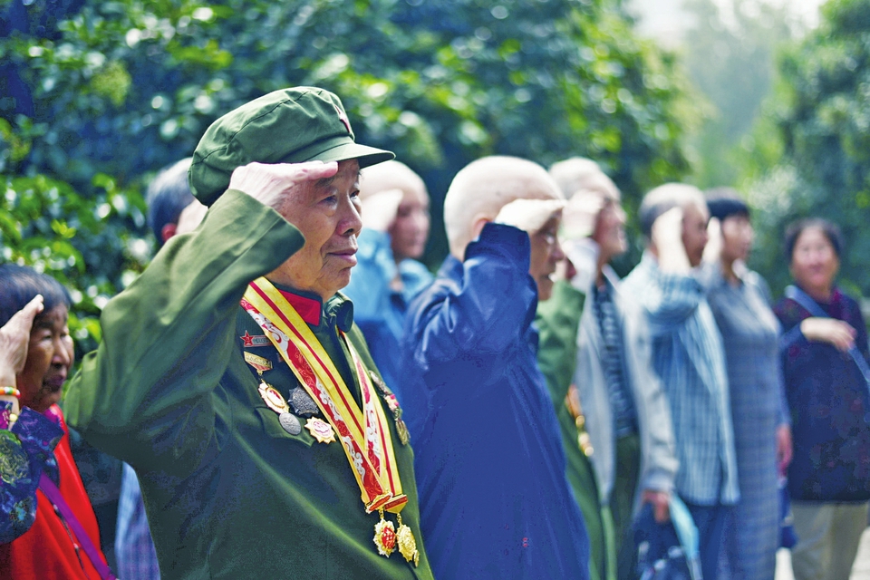 纪念济南解放72周年老兵齐聚缅怀战友