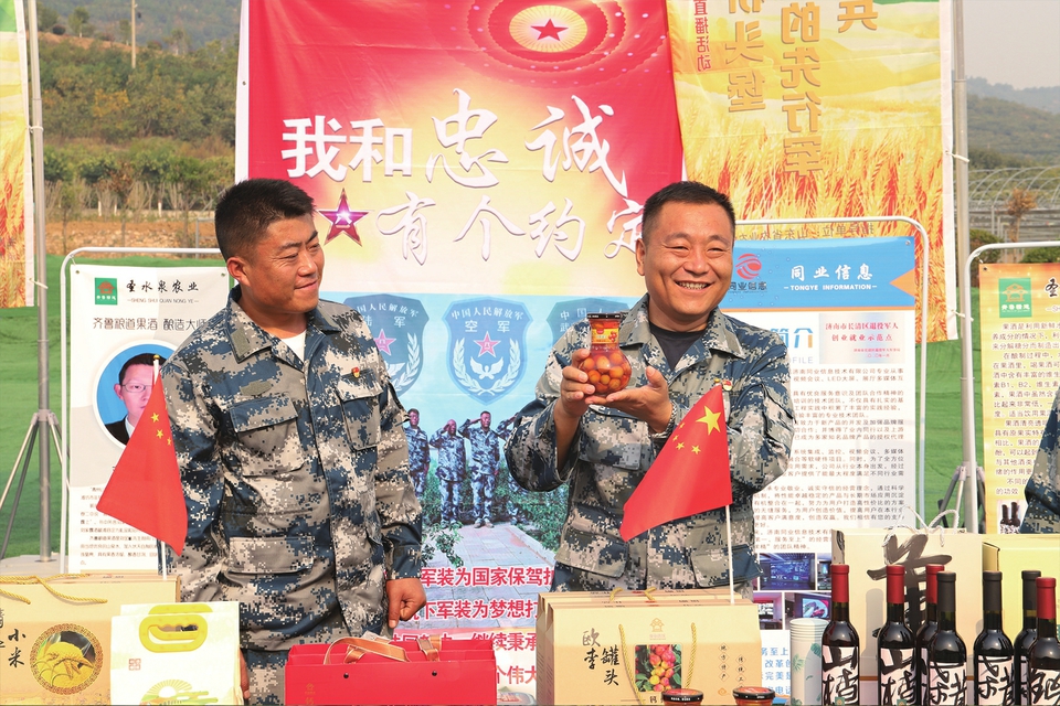 老兵脱下军装创业让山地变钙果“聚宝盆”