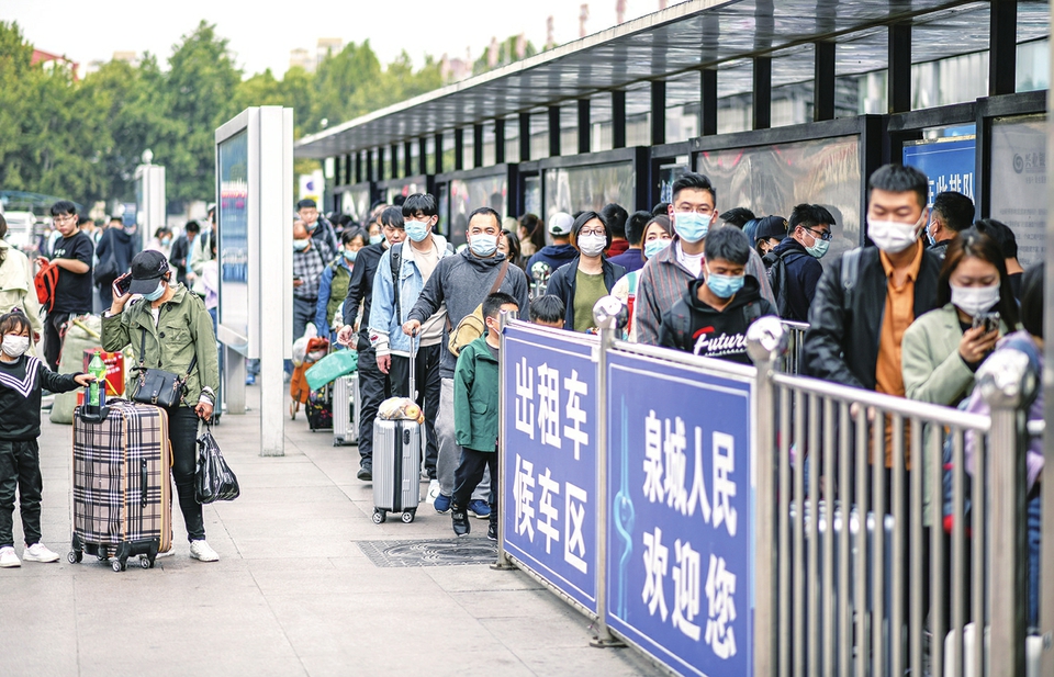 济南火车站8日迎返程客流最高峰 预计发送旅客约8万人 北、广、青、烟方向余票充足