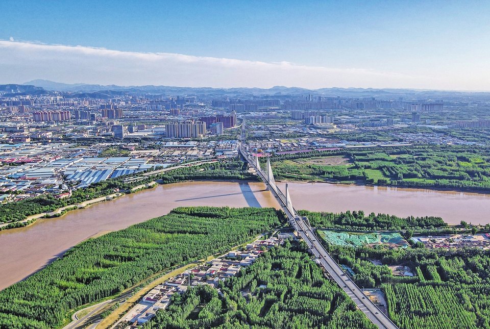 济南市委十一届十二次全会公报亮点解读 “黄河”至少出现14次，首次提出建设“五个中心”